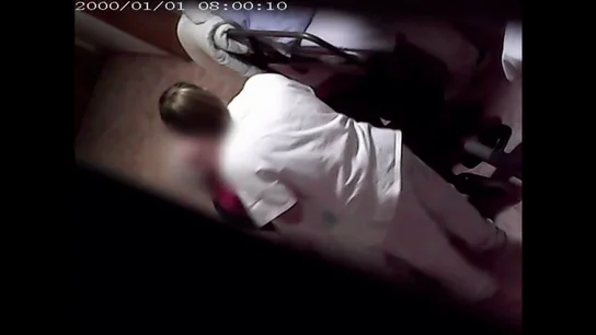 Nuevas imágenes del terrible maltrato a dos ancianas en una residencia: "¡El demonio te llevará al infierno!" Nuevas imágenes del terrible maltrato a dos ancianas en una residencia: "¡El demonio te llevará al infierno!"