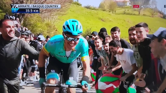 Pedro León animando a su hermano 'Luisle' en plena subida Pedro León animando a su hermano 'Luisle' en plena subida