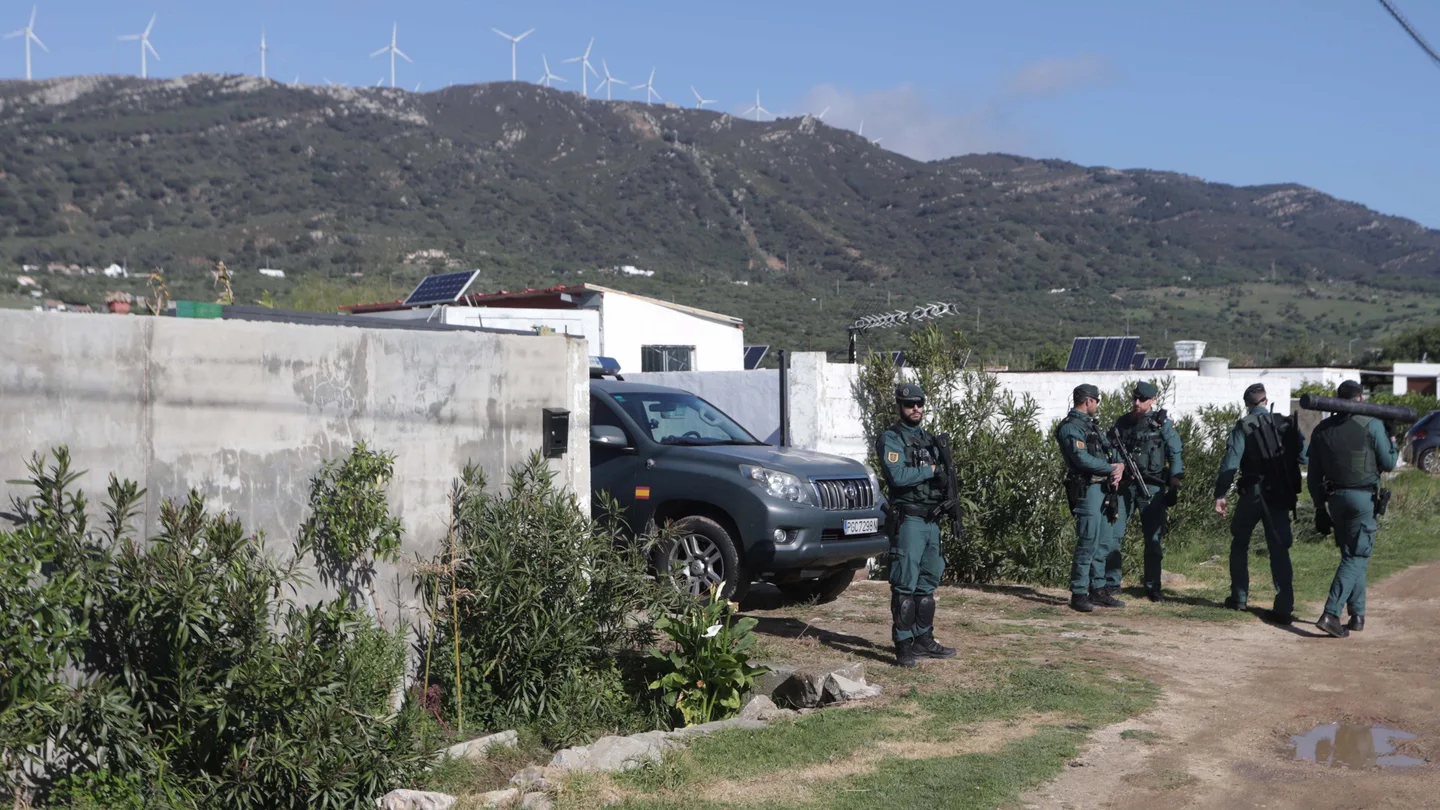 La Guardia Civil detiene a ocho presuntos traficantes La Guardia Civil detiene a ocho presuntos traficantes