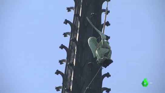 Estatuas de la catredal de Notre Dame Estatuas de la catredal de Notre Dame