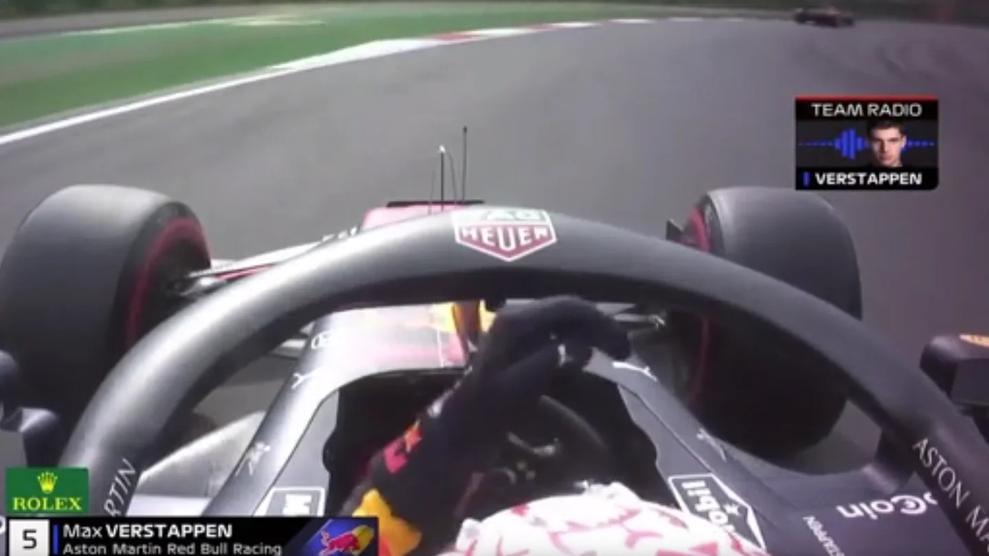 Verstappen levanta la mano a Vettel Verstappen levanta la mano a Vettel
