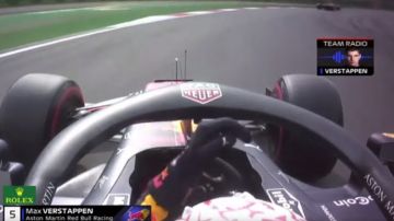 Verstappen levanta la mano a Vettel