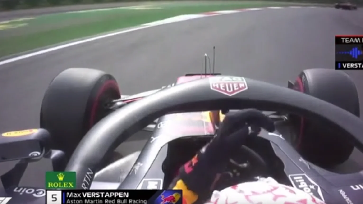 Verstappen levanta la mano a Vettel