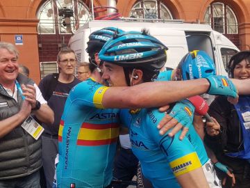 Izagirre celebra un triunfo Izagirre celebra un triunfo