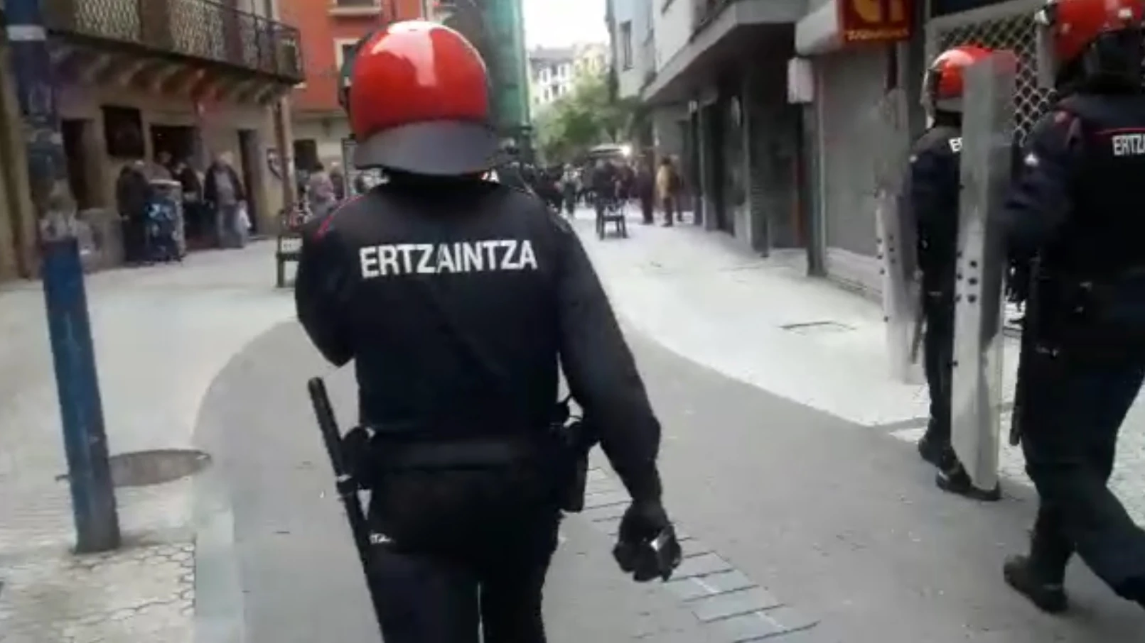 Un agente de la Ertzaintza. 