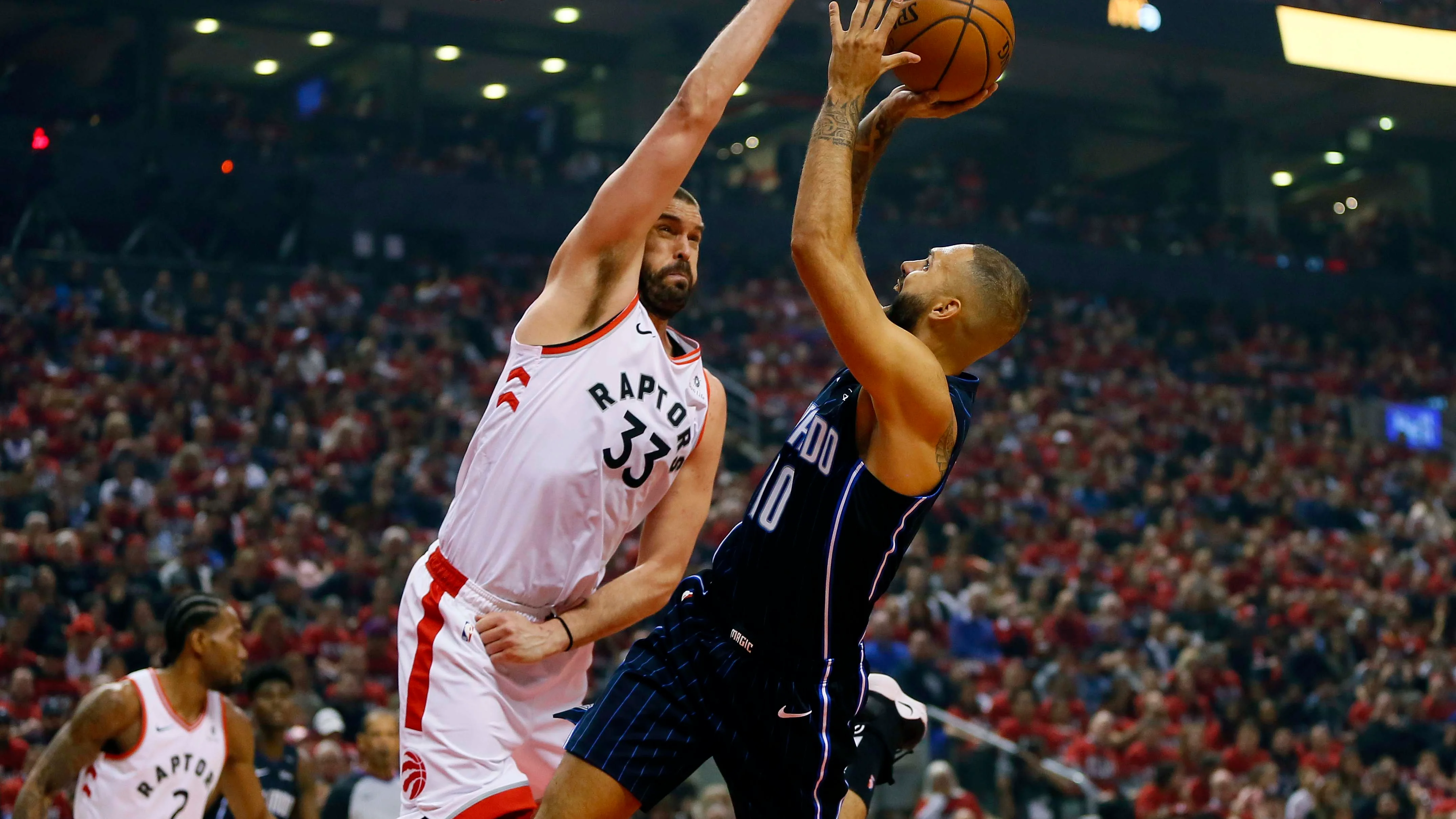 Marc Gasol intenta taponar a Fournier Marc Gasol intenta taponar a Fournier