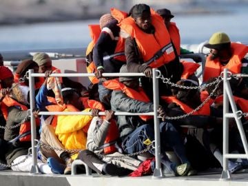 Llegan a Malta las 62 personas rescatados en Libia por la ONG 'Sea Eye' Llegan a Malta las 62 personas rescatados en Libia por la ONG 'Sea Eye'