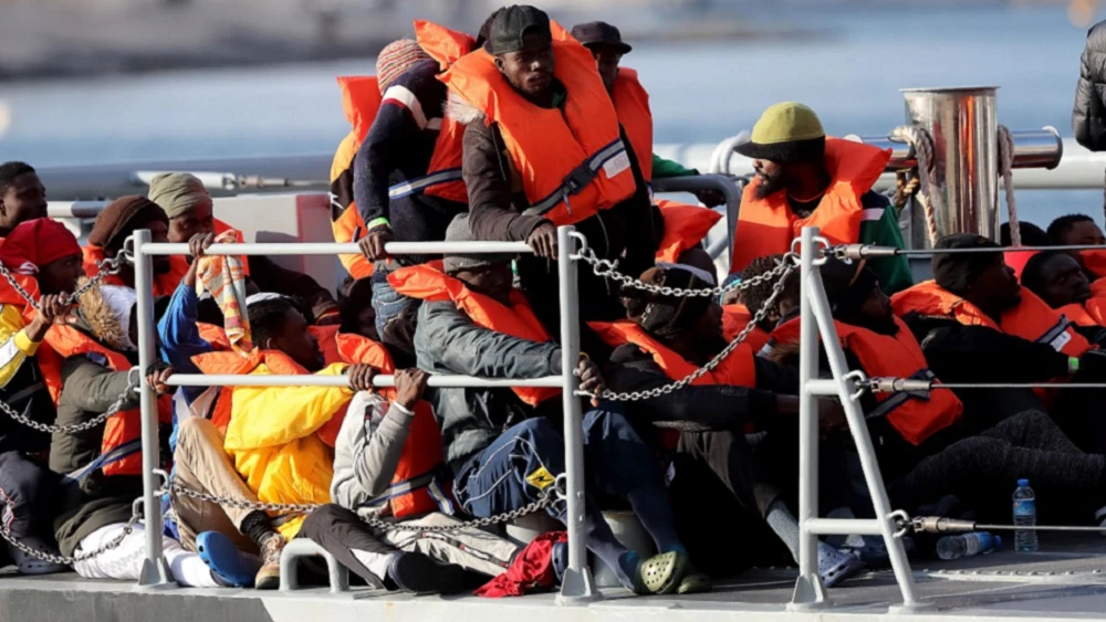 Llegan a Malta las 62 personas rescatados en Libia por la ONG 'Sea Eye'