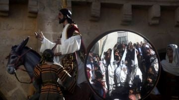 Salida de la Hermandad de Nuestro Padre Jesús de los Reyes en su entrada triunfal en Jerusalén