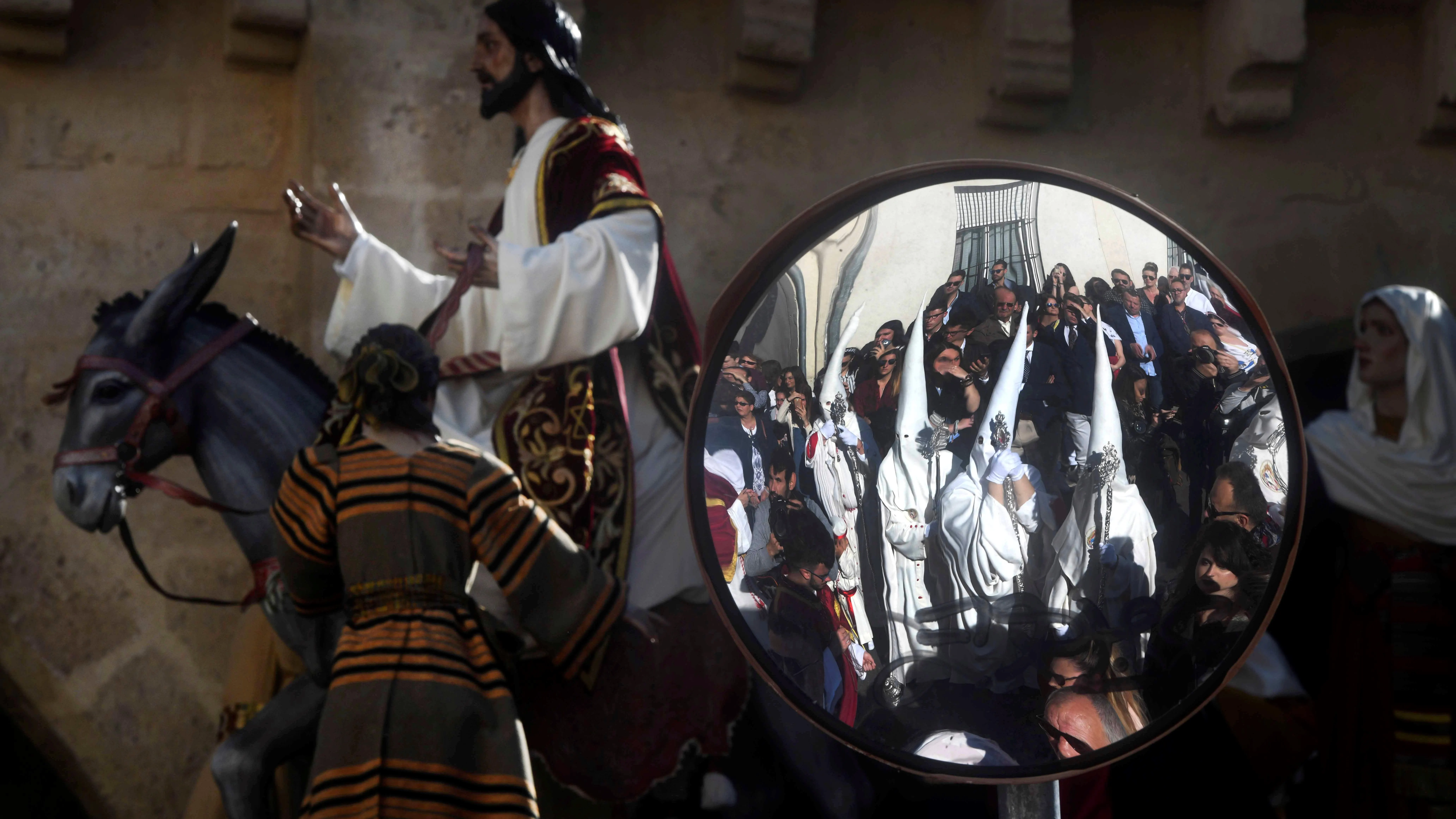 Salida de la Hermandad de Nuestro Padre Jesús de los Reyes en su entrada triunfal en Jerusalén