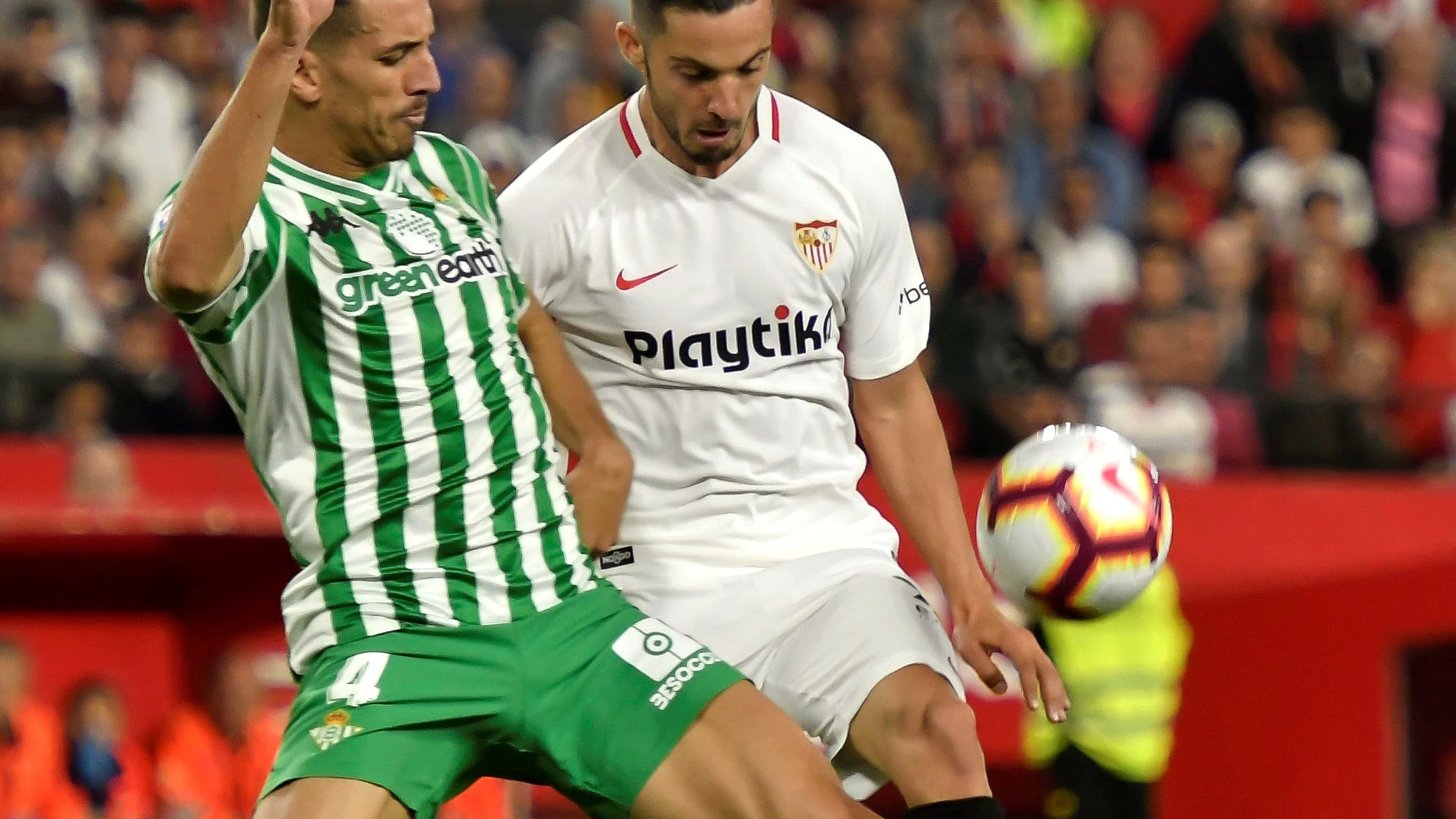 Sarabia, durante el partido contra el Betis