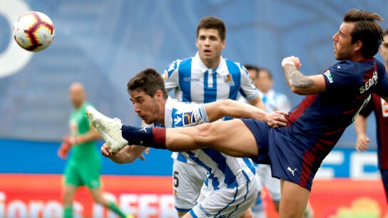 Sergi Enrich puja con Elustondo