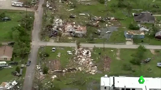 Al menos dos niños muertos y decenas de heridos tras el paso de un tornado por el este de Texas Al menos dos niños muertos y decenas de heridos tras el paso de un tornado por el este de Texas