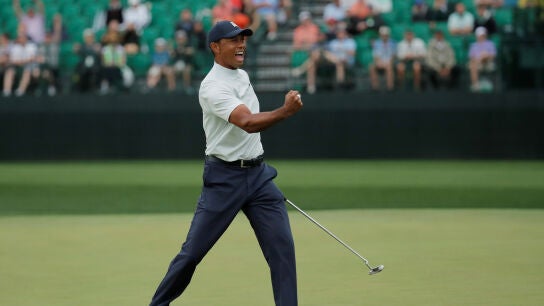 Tiger Woods celebra un birdie en el Masters de Augusta