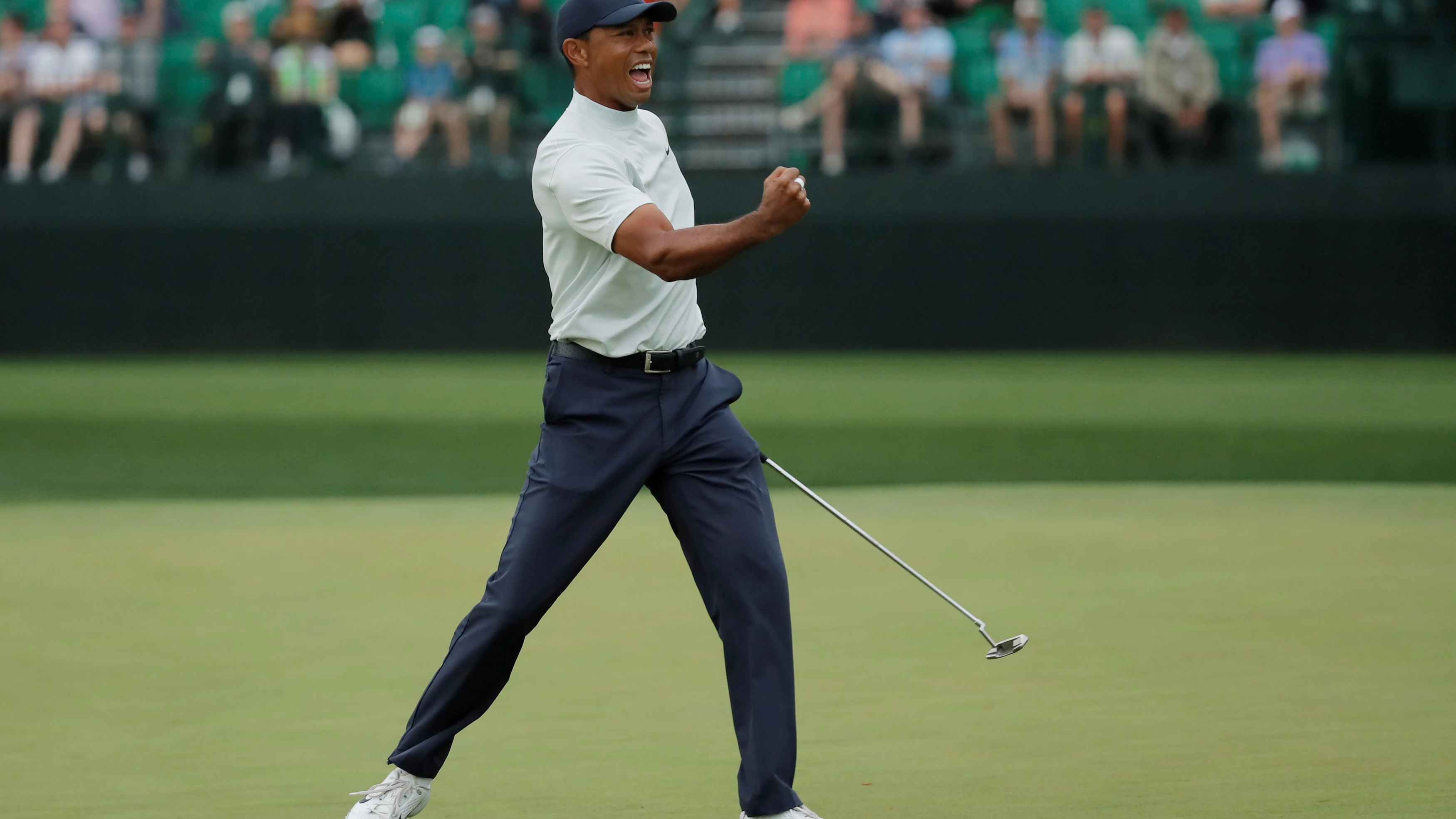 Tiger Woods celebra un birdie en el Masters de Augusta