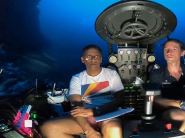 Presidente de las Seychelles mandando un mensaje desde el fondo del Oceáno Presidente de las Seychelles mandando un mensaje desde el fondo del Oceáno