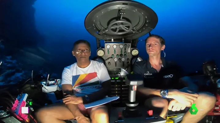 Presidente de las Seychelles mandando un mensaje desde el fondo del Oceáno