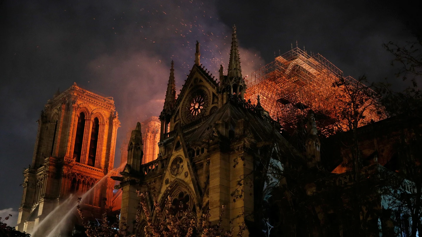 Notre Dame, ardiendo Notre Dame
