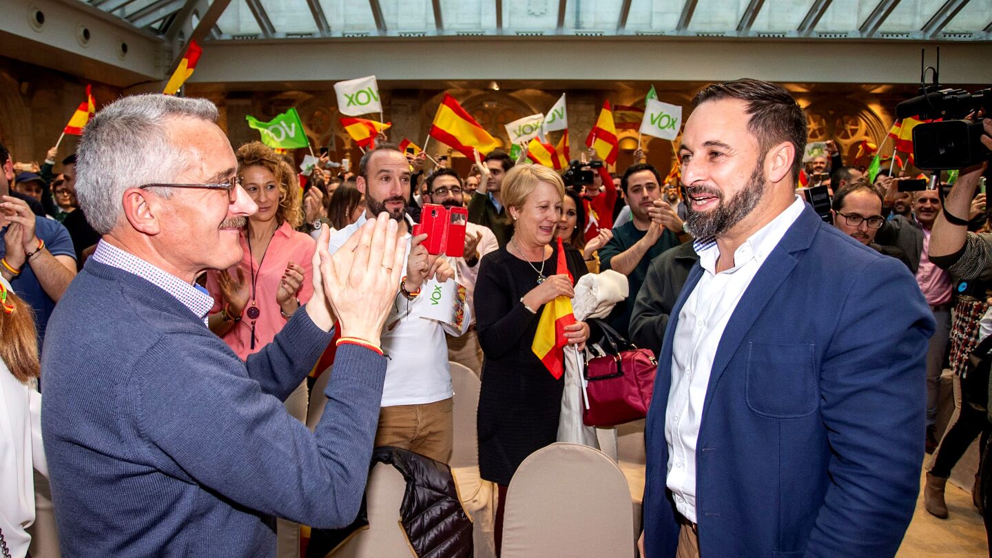 Santiago Abascal al dirigente de VOX Jos&eacute; Antonio Ortega Lara