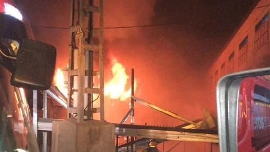 Incendio en una granja de pollos de Alicante Incendio en una granja de pollos de Alicante