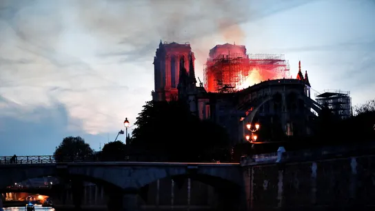 Notre Dame anocheciendo Notre Dame anocheciendo