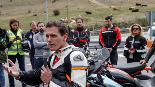 Albert Rivera celebra un acto electoral con motoristas en el mirador de Ángel Nieto, en Madrid Albert Rivera celebra un acto electoral con motoristas en el mirador de Ángel Nieto, en Madrid
