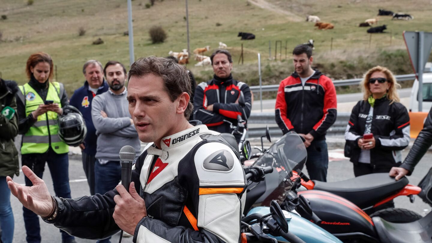 Albert Rivera celebra un acto electoral con motoristas en el mirador de &Aacute;ngel Nieto, en Madrid
