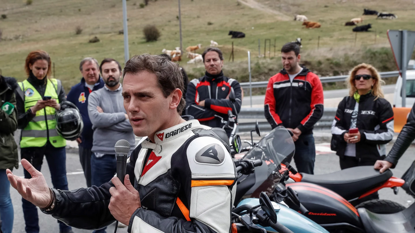 Albert Rivera celebra un acto electoral con motoristas en el mirador de Ángel Nieto, en Madrid Albert Rivera celebra un acto electoral con motoristas en el mirador de Ángel Nieto, en Madrid