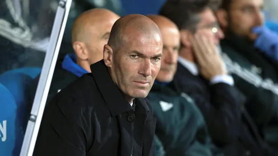 Zidane, en el banquillo de Butarque Zidane, en el banquillo de Butarque