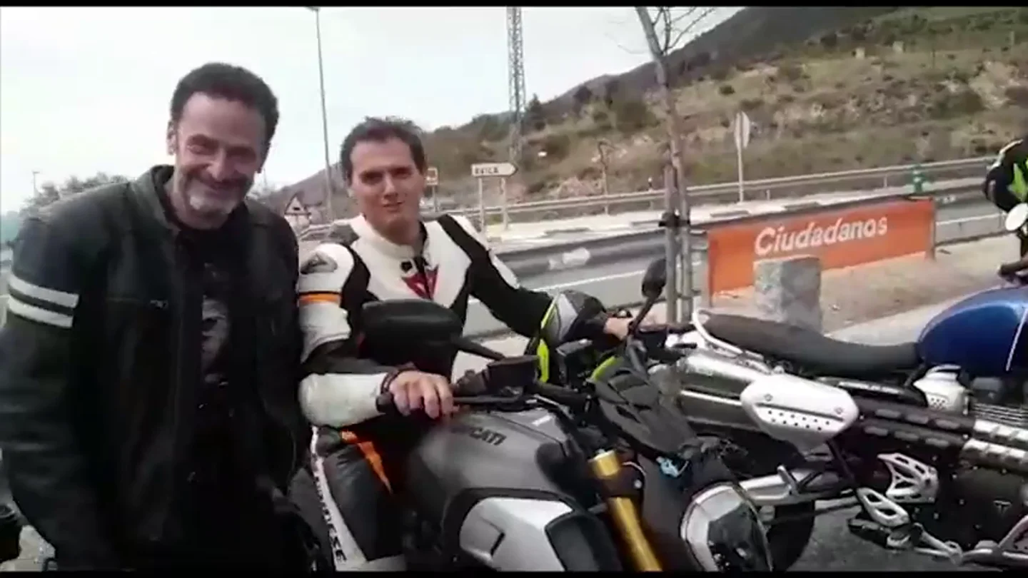 Día cuatro de campaña: Albert Rivera se sube a la moto Día cuatro de campaña: Albert Rivera se sube a la moto