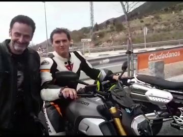 Día cuatro de campaña: Albert Rivera se sube a la moto Día cuatro de campaña: Albert Rivera se sube a la moto