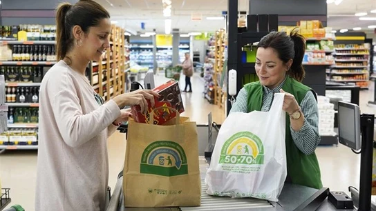 Bolsas en una tienda Mercadona Bolsas en una tienda Mercadona