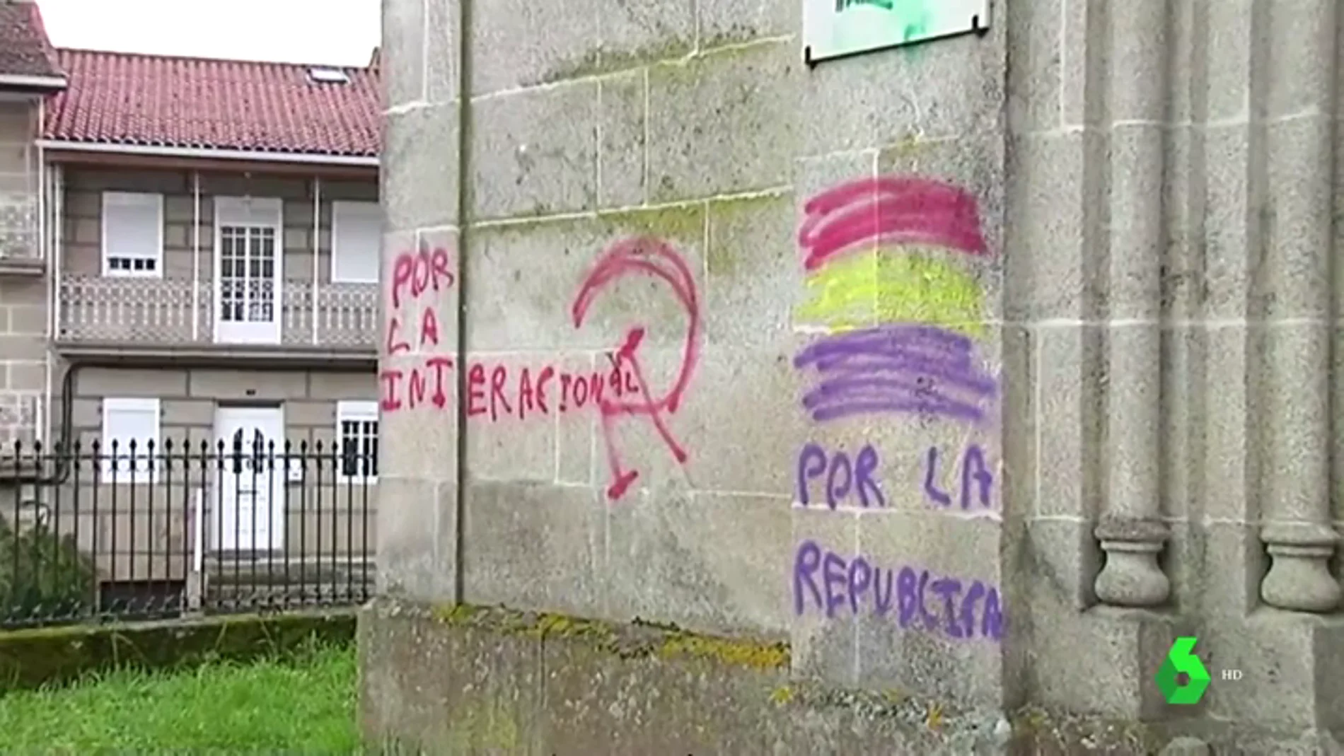 La Guardia Civil investiga las pintadas a favor de la República en una iglesia de Ourense