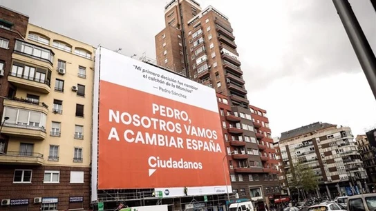 La lona que instaló Cs en la Avenida de América. La lona que instaló Cs en la Avenida de América.