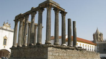 Templo romano, Évora