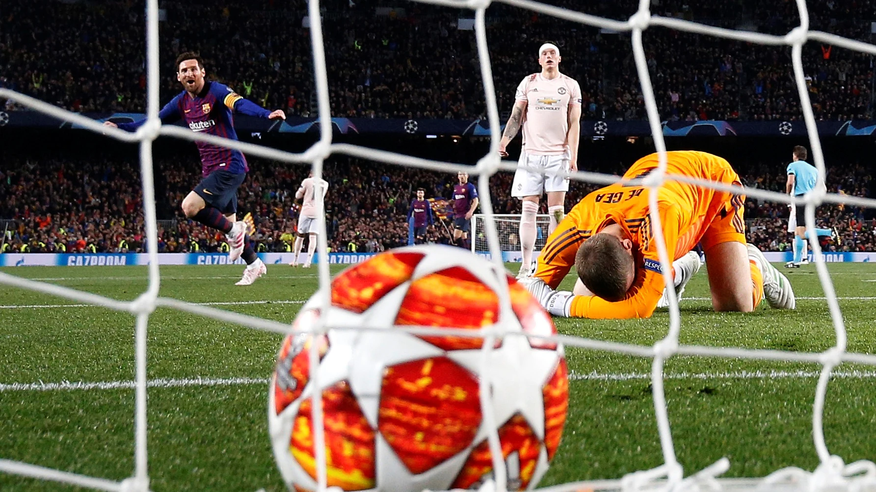 Messi festeja su segundo gol a De Gea en el Camp Nou