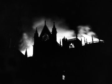 Incendio de la Catedral de León en 1966. Incendio de la Catedral de León en 1966.