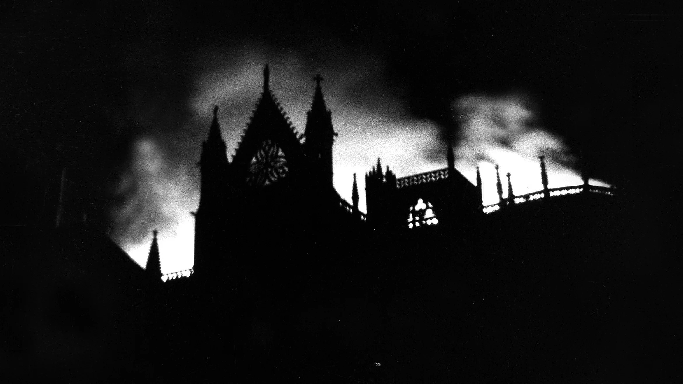 Incendio de la Catedral de León en 1966. Fotografía cedida por César Andrés.