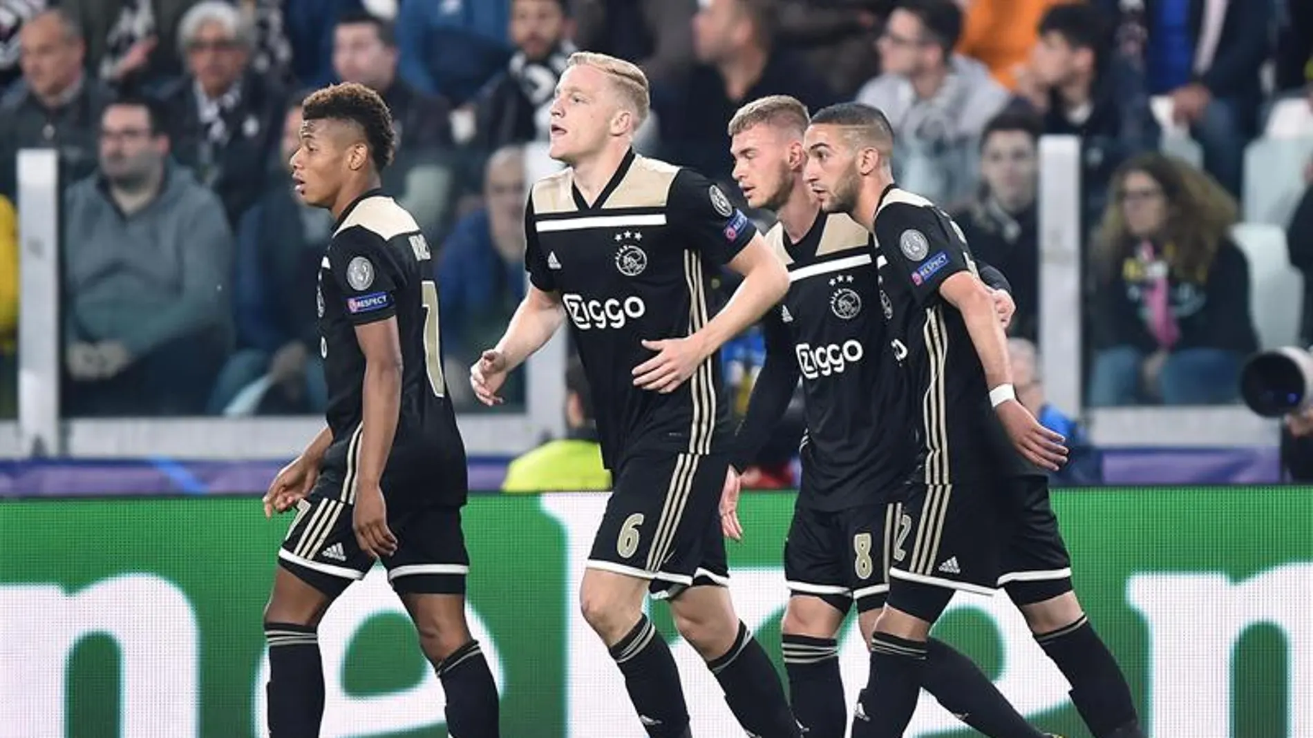 Los jugadores del Ajax celebran su gol ante la Juventus. 