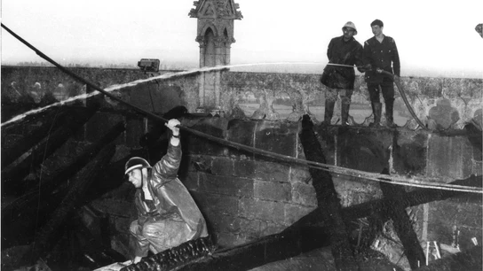 Incendio de la Catedral de León en 1966. Incendio de la Catedral de León en 1966. Fotografías cedida por César Andrés.