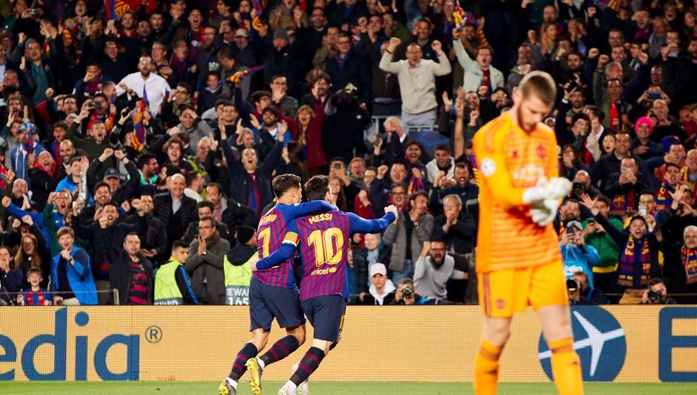 Messi y Coutinho celebran un gol ante De Gea