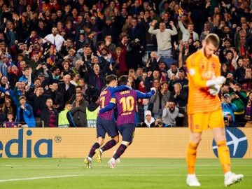 Messi y Coutinho celebran un gol ante De Gea Messi y Coutinho celebran un gol ante De Gea
