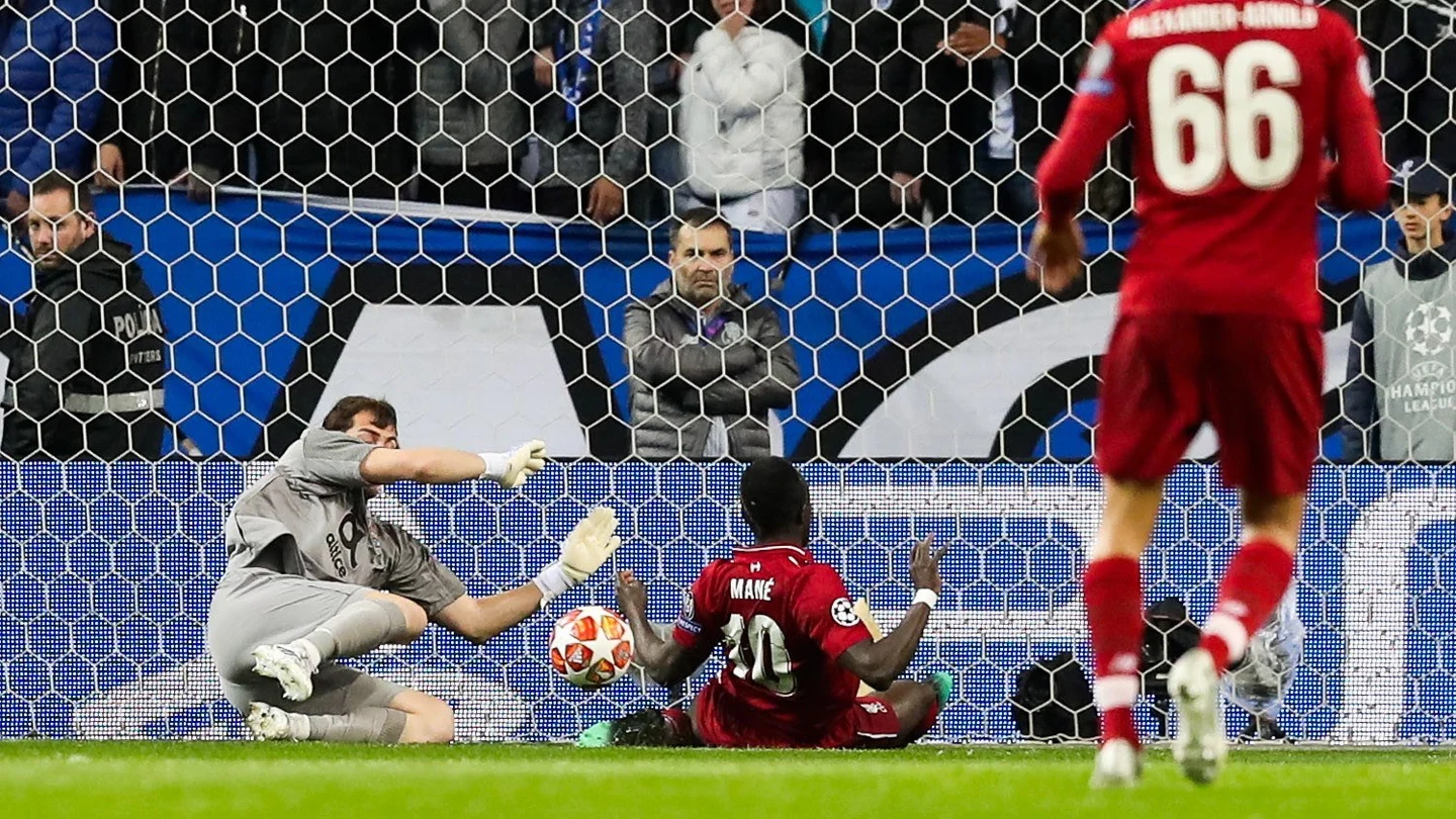 Mané remata ante Casillas para hacer el 0-1 en Do Dragao Mané remata ante Casillas para hacer el 0-1 en Do Dragao