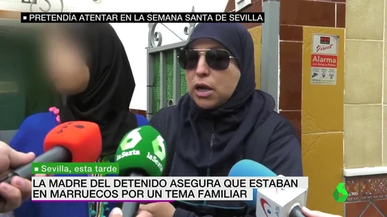 La familia del detenido declara ante los medios de comunicación. VÍDEO REEMPLAZO | Detenido un presunto yihadista que pretendía atentar en la Semana Santa de Sevilla
