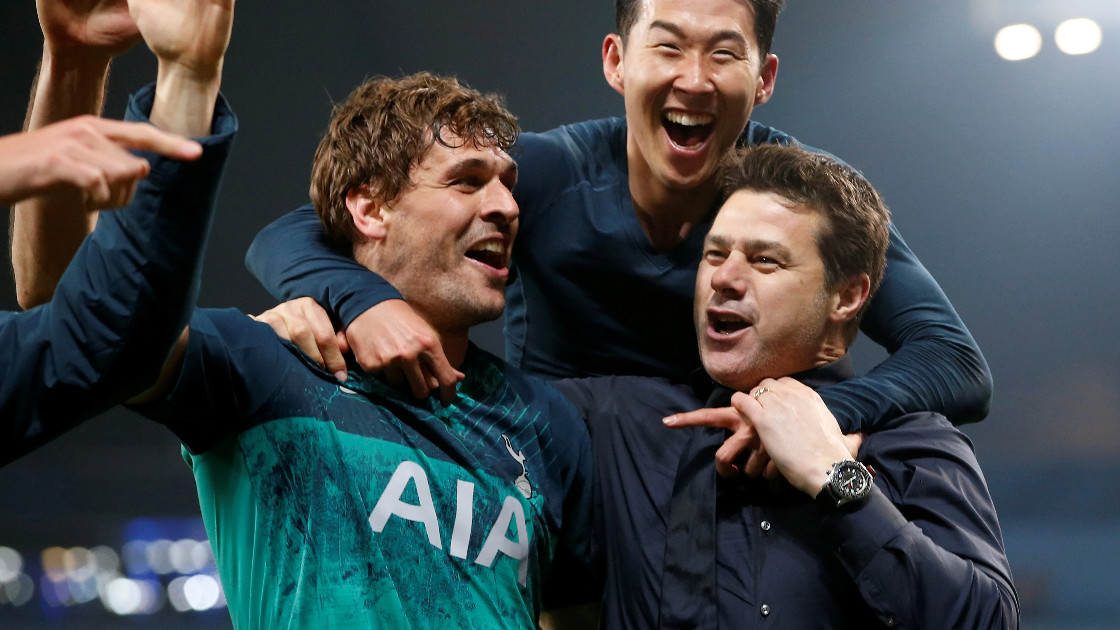 Ll.orente, Son y Pochettino celebran la clasificación para semifinales Ll.orente, Son y Pochettino celebran la clasificación para semifinales