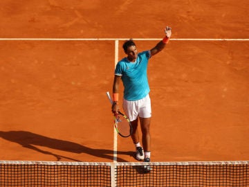 Nadal celebra una victoria en tierra batida Nadal celebra una victoria en tierra batida