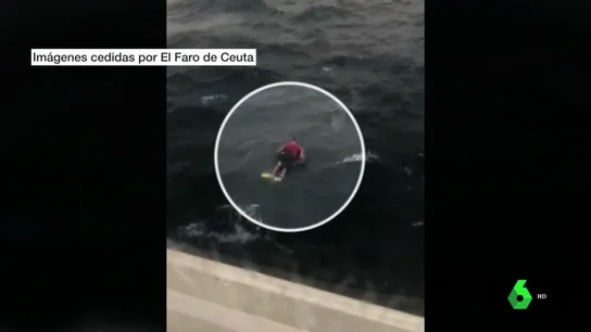 Rescate a un joven en el Estrecho Rescate a un joven en el Estrecho