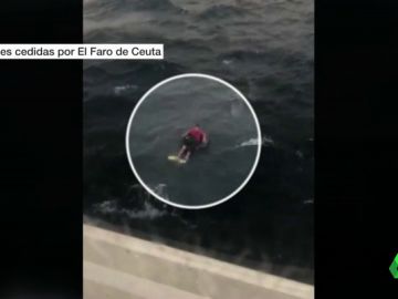 Rescate a un joven en el Estrecho Rescate a un joven en el Estrecho