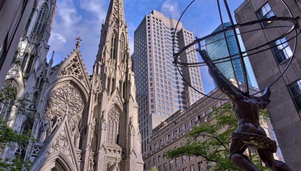 Detenido un hombre tras entrar en la catedral de Nueva York con dos bidones  de gasolina