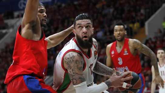 Vincent Poirier, en acción ante el CSKA Vincent Poirier, en acción ante el CSKA